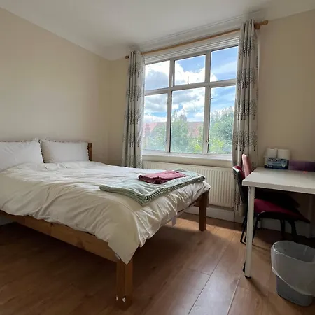 London Tottenham Homestay Exterior photo